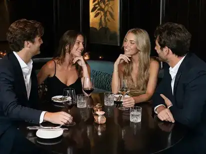 Vendégek a lounge-ban