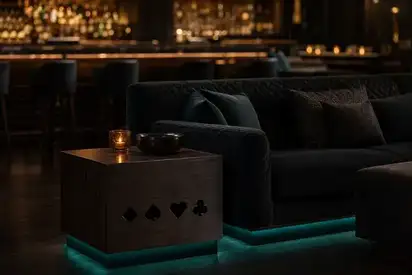Lounge hangulat poker-inspirált részletekkel